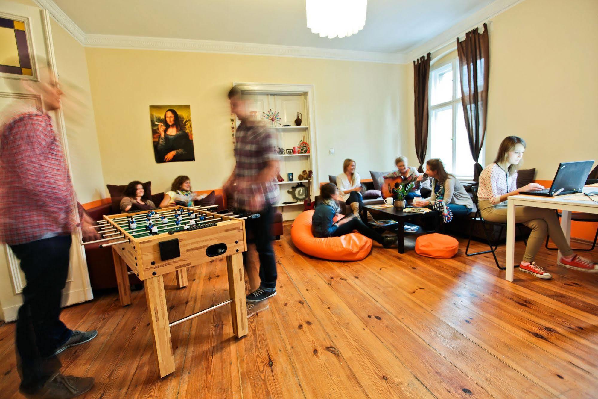 Poco Loco Hostel Poznan Bagian luar foto