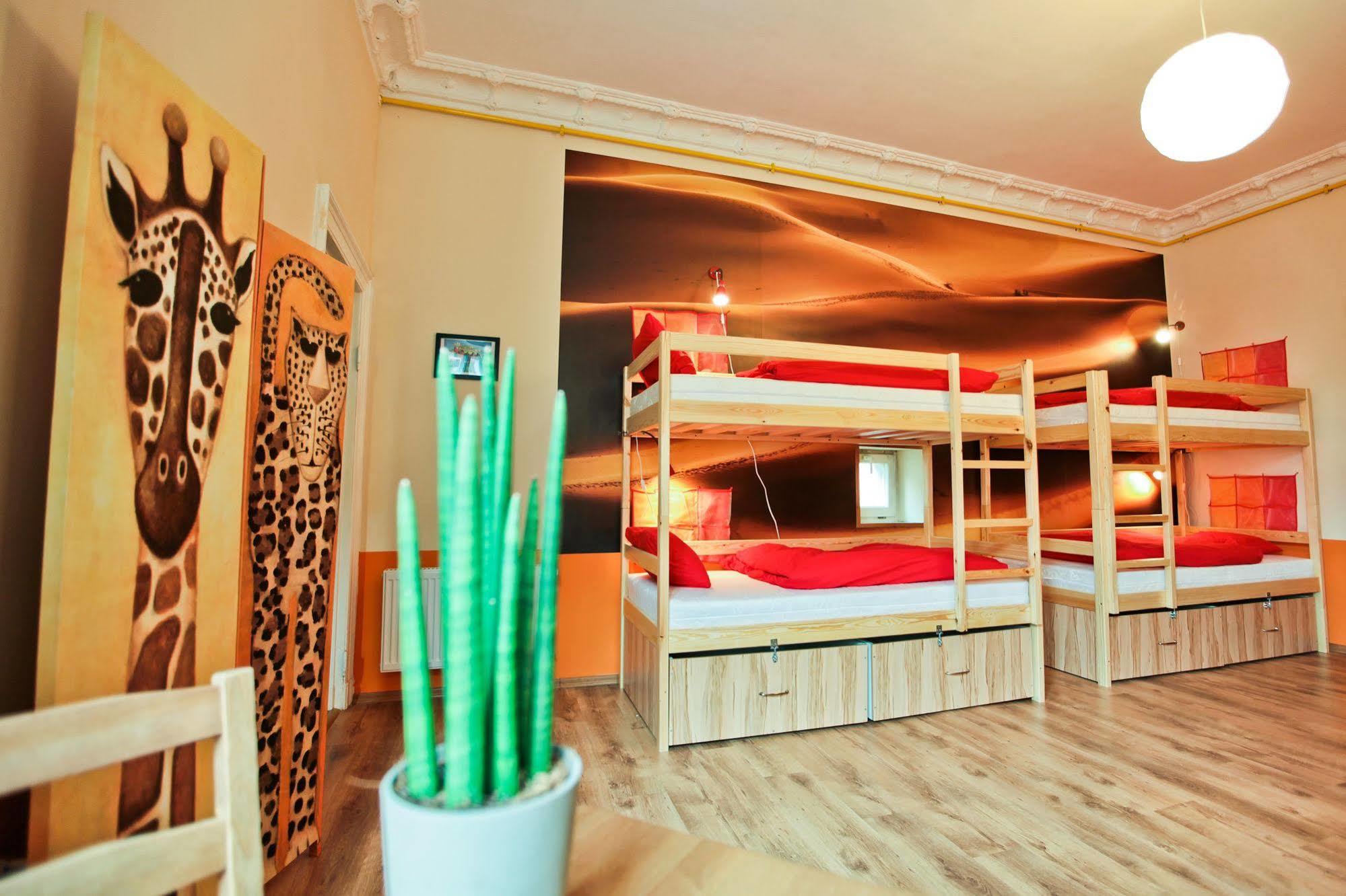 Poco Loco Hostel Poznan Bagian luar foto