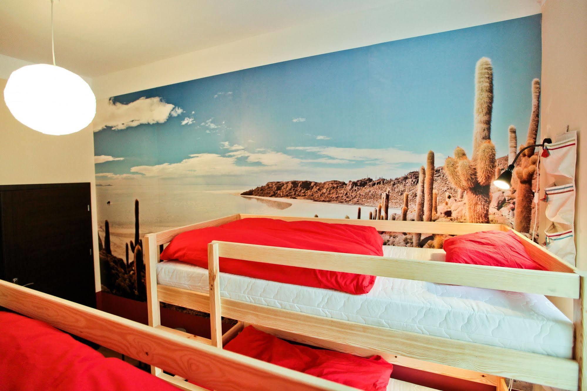 Poco Loco Hostel Poznan Bagian luar foto