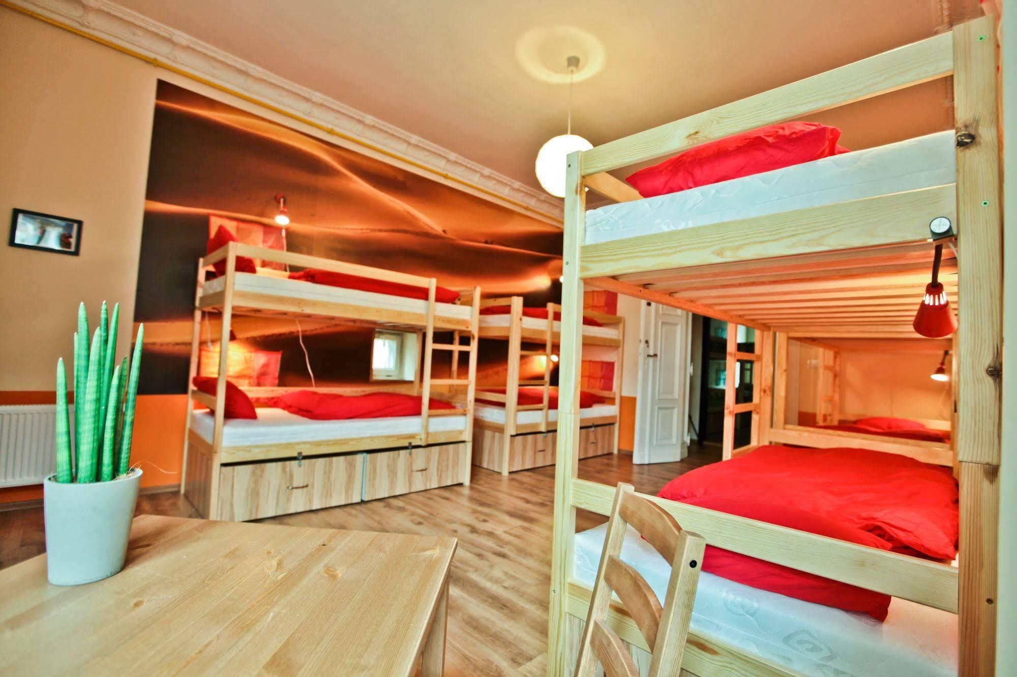 Poco Loco Hostel Poznan Bagian luar foto