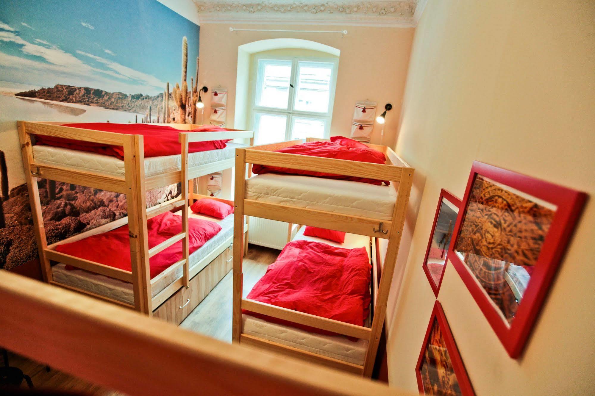 Poco Loco Hostel Poznan Bagian luar foto