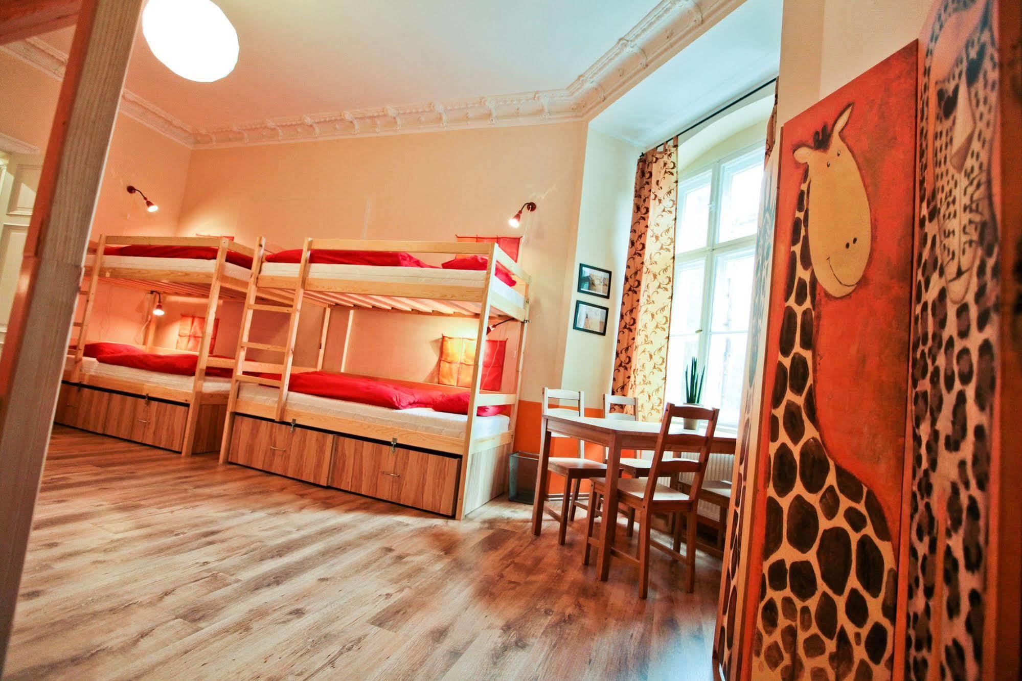 Poco Loco Hostel Poznan Bagian luar foto