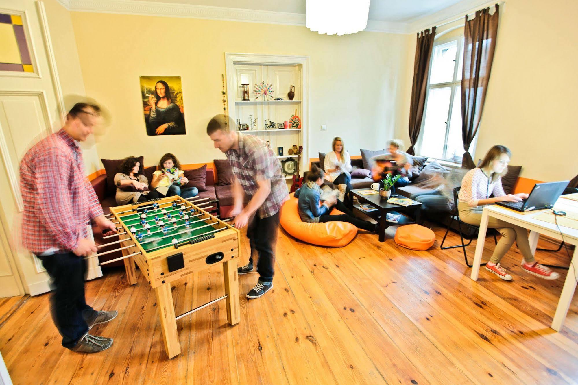 Poco Loco Hostel Poznan Bagian luar foto
