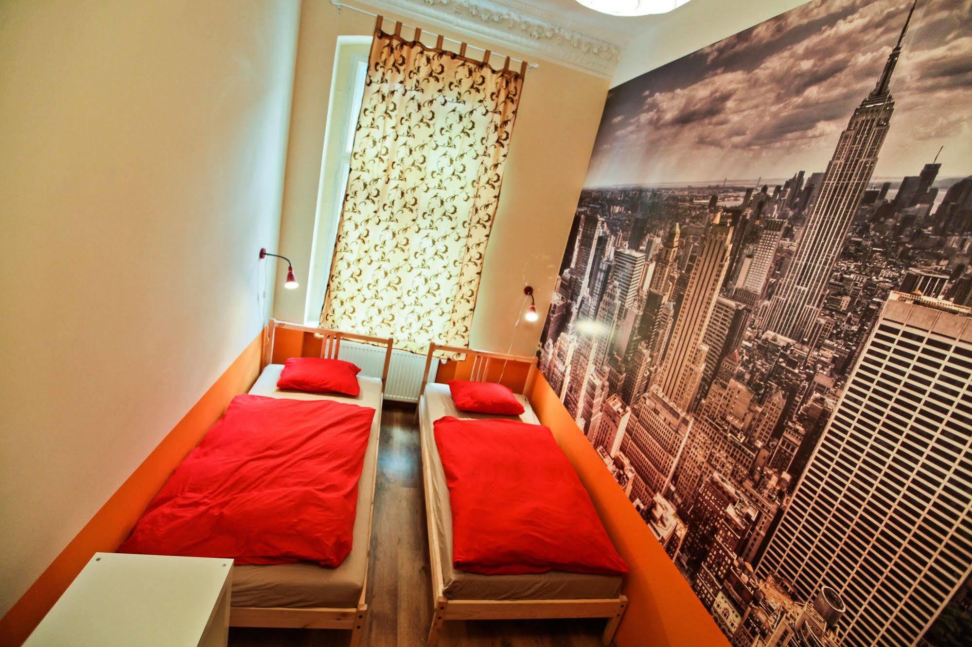 Poco Loco Hostel Poznan Bagian luar foto