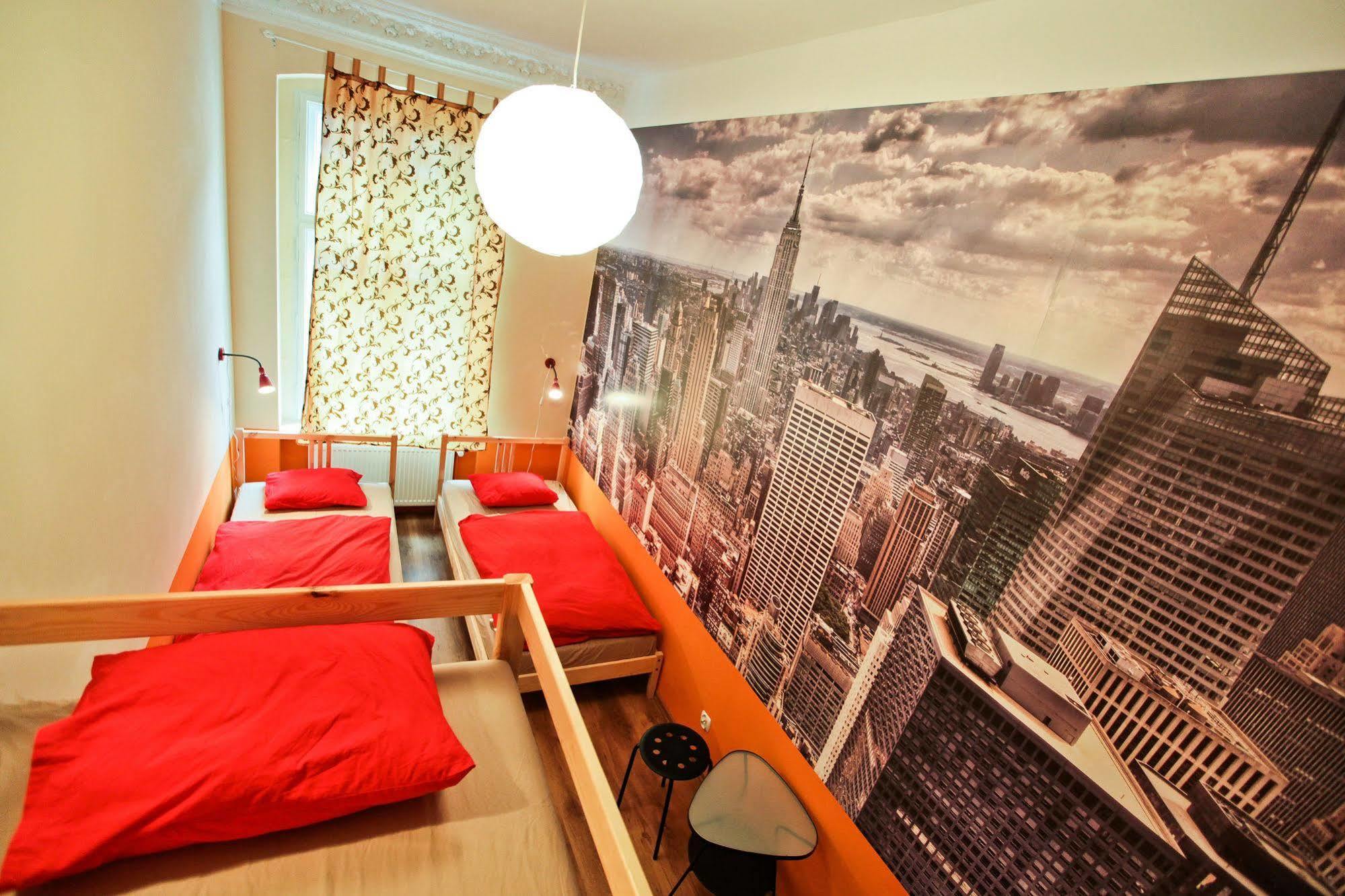 Poco Loco Hostel Poznan Bagian luar foto